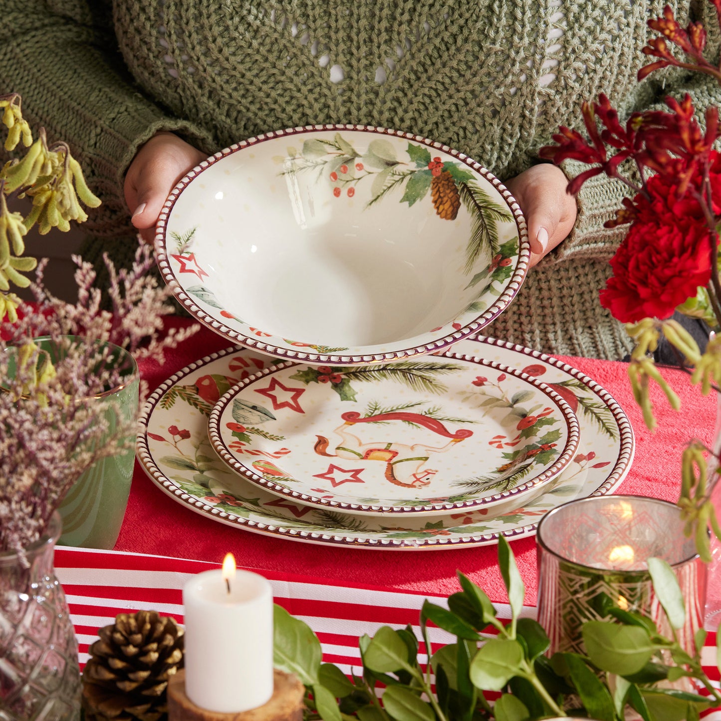 Vajilla Navidad SWEET CHRISTMAS con bordes dorados - 16 Piezas | Caballitos de Madera y Diseño Tradicional
