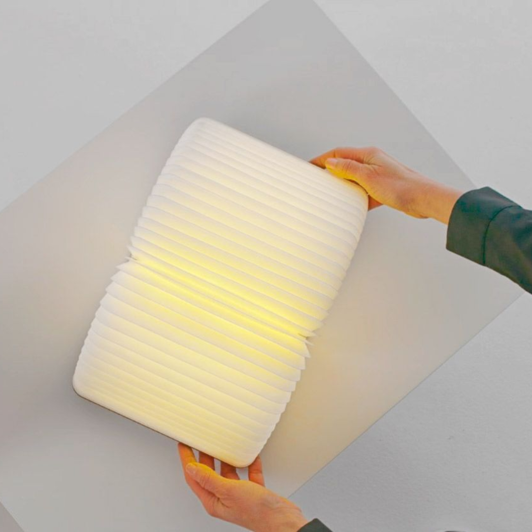 LAMPARA EN FORMA LIBRO. LAMPARA LED DE DISEÑO PORTATIL Y RECARGABLE.
