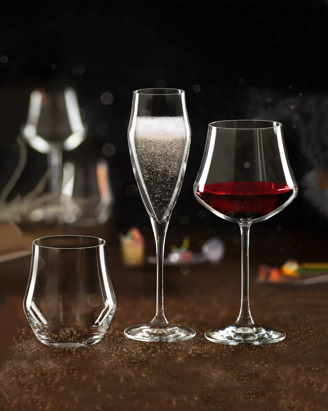 Set de cristalería europea 18 piezas: copas vino tinto, champagne y vasos bajos.