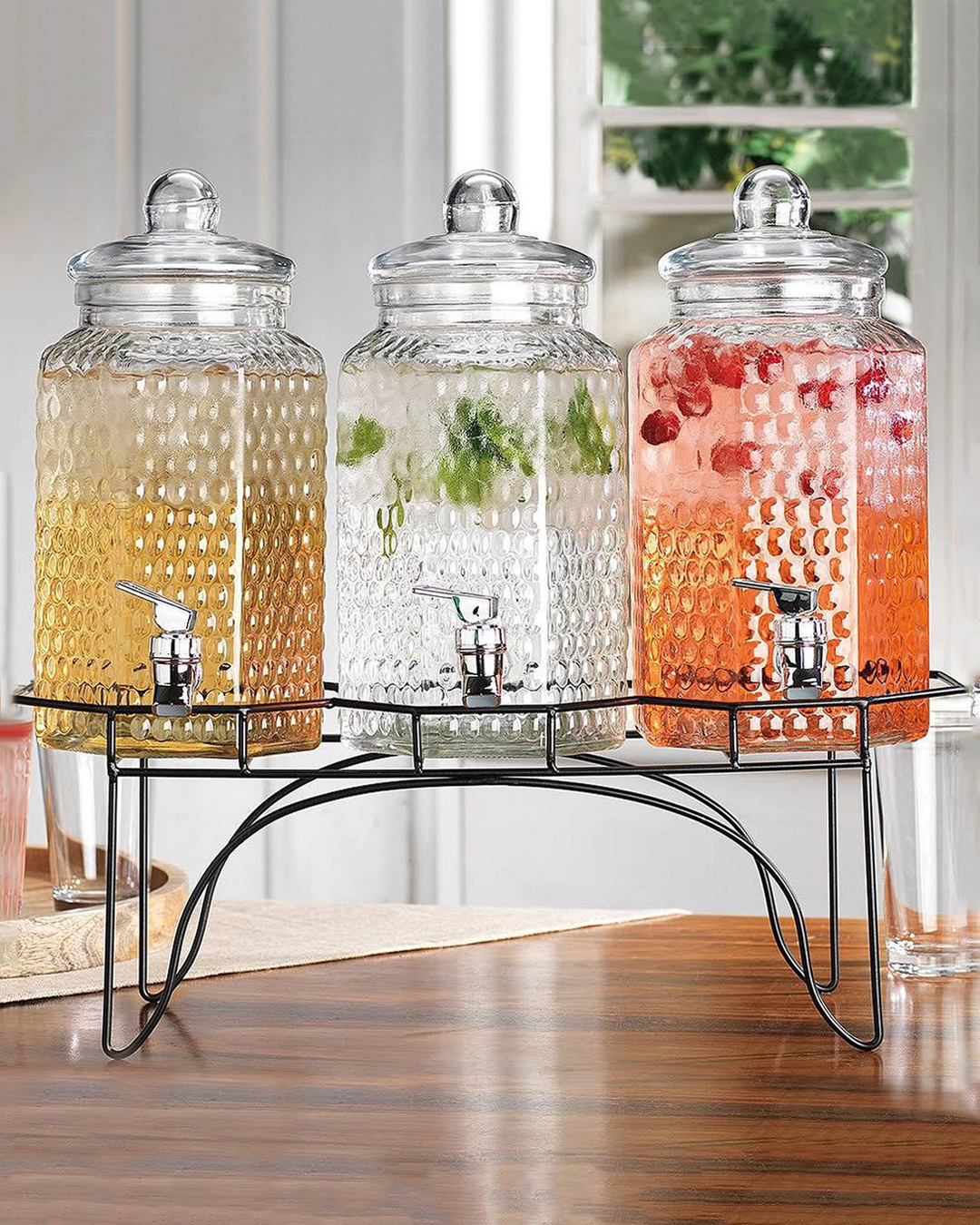 𝗗𝗥𝗜𝗡𝗞 𝗖𝗟𝗨𝗕 𝟭𝟮 𝗟𝘁𝘀. - Dispensador de 3 envases (4 Lts c/u) con soporte de metal.