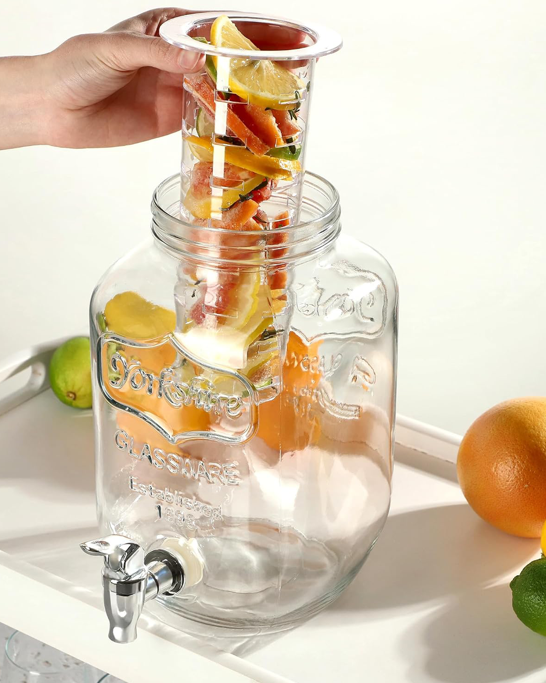 Dispensador de vidrio. Incluye tubo infusor para hielo o frutas.